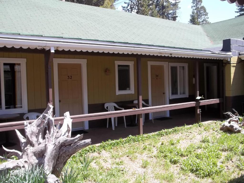 White Chief Mountain Lodge Fish Camp Exterior foto