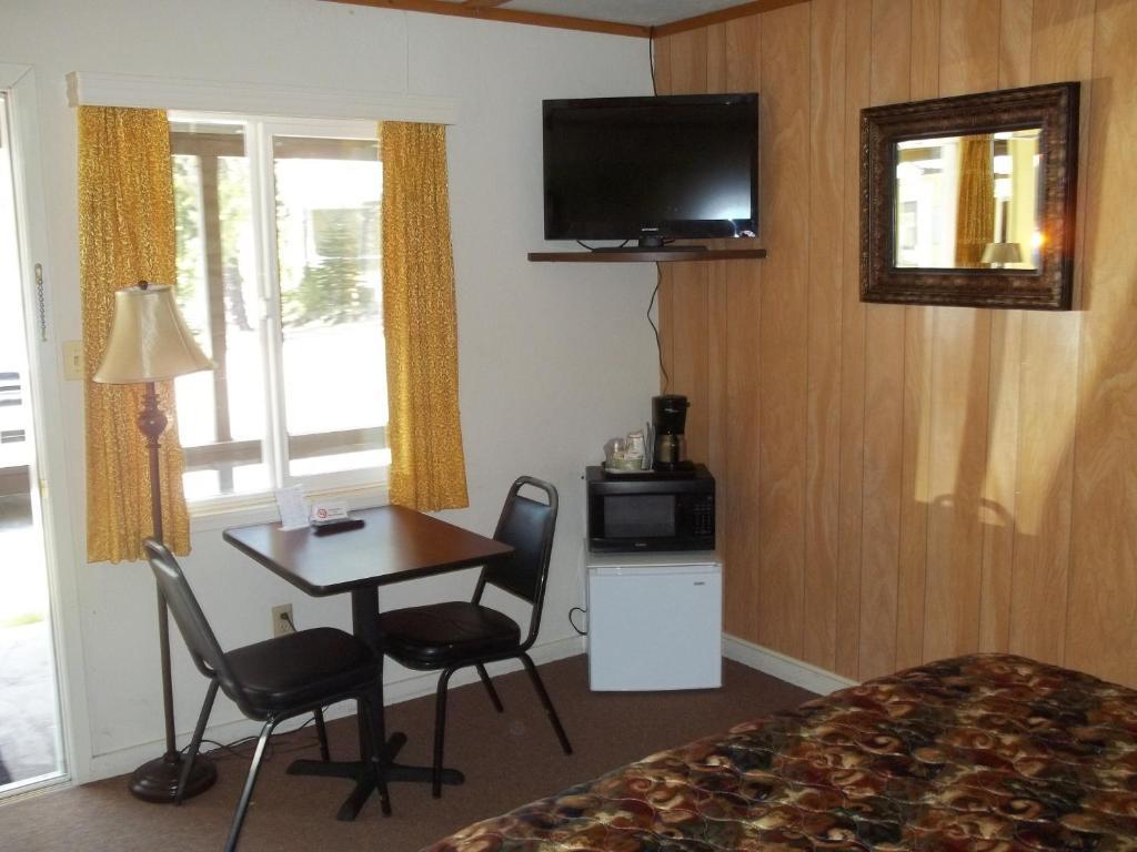 White Chief Mountain Lodge Fish Camp Quarto foto